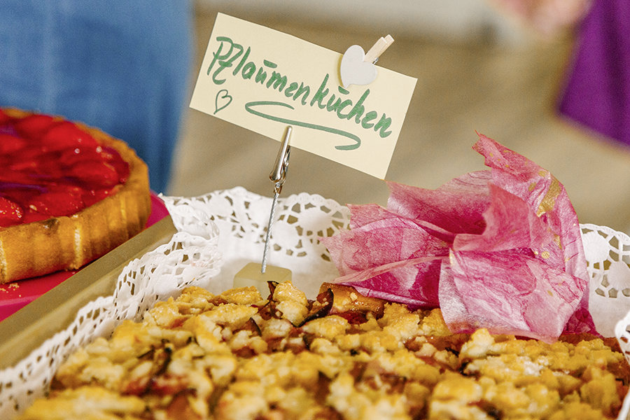 Ein Blech Pflaumenkuchen