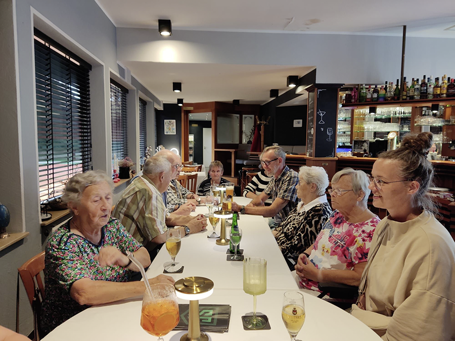 Eine Gruppe im Restaurant